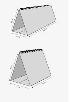 Formats chevalets calendriers 16x15 vs 30x10 cm Comparaison côte à côte chevalets calendriers format standard 16x15 cm et panoramique 30x10 cm personnalisés sur bureau