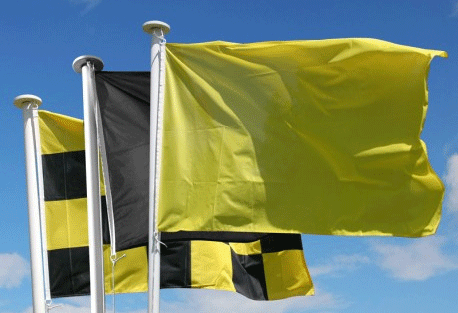 Drapeaux d'avalanche flottant aux vents