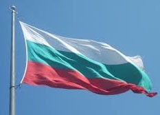 Drapeau de la Bulgarie monté sur un mât en vente chez Promociel