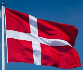Drapeau Danemark en tissu en tarin de flotter sur un mât en vente chez Promociel