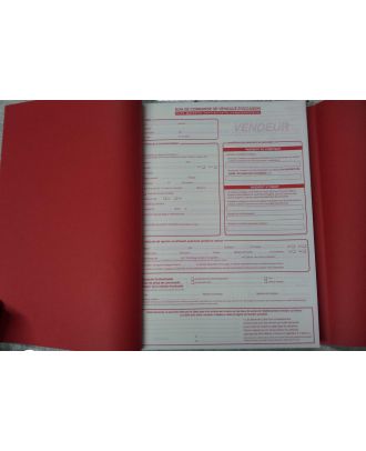 Ouverture d'un carnet autocopiant A4 duplicata personnalisé avec couverture enveloppante